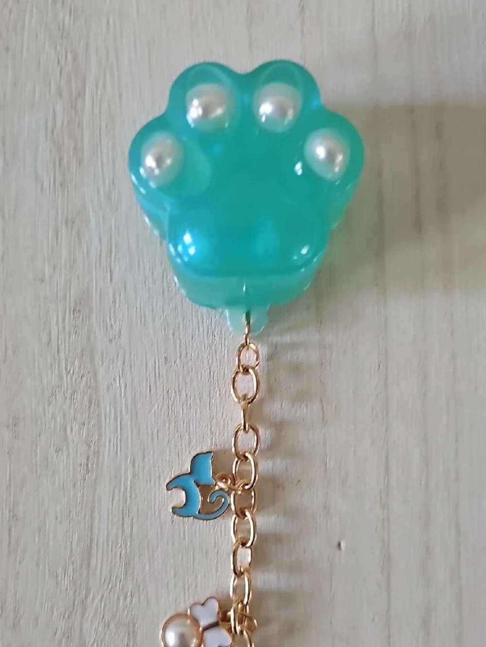 Gold Tone Cat Charm Keychain